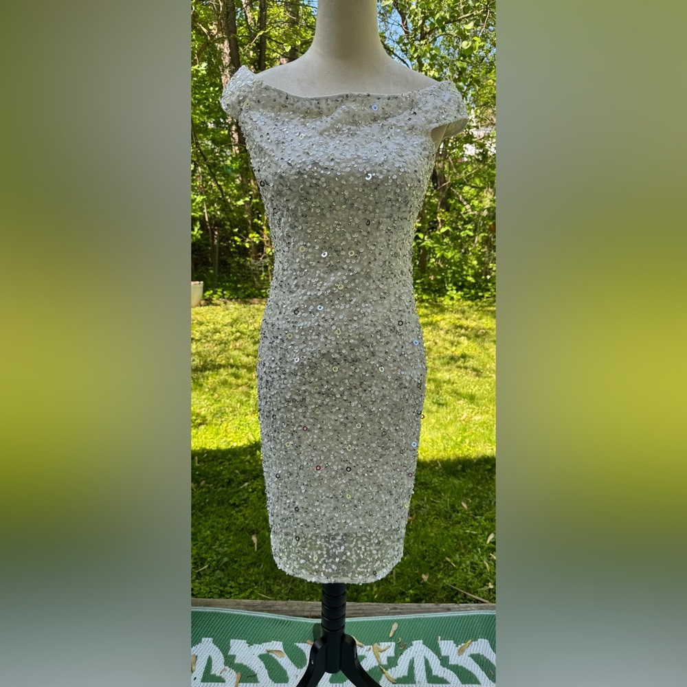 Adrianna Papell Women's White Off The Shoulder Beaded Sheath Dress Size 2 NWT